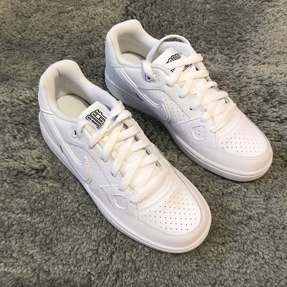 Nike Shoes - Picture 10 of 15